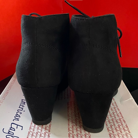American Eagle Black Suede Wedge Boot Size 7. - Picture 3 of 3